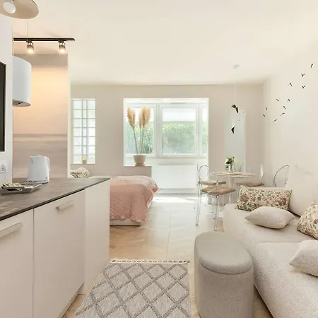 Norwida Bright In Close To The Sea By Renters